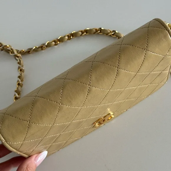 *SOLD** Chanel Vintage Nude Full Flap w/ 24kt Gold Plated Hardware - Picture 12 of 15
